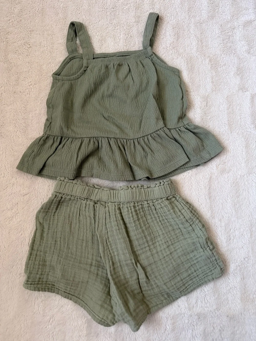 3-piece bundle; olives and lemon girls 3T - Picture 3 of 8